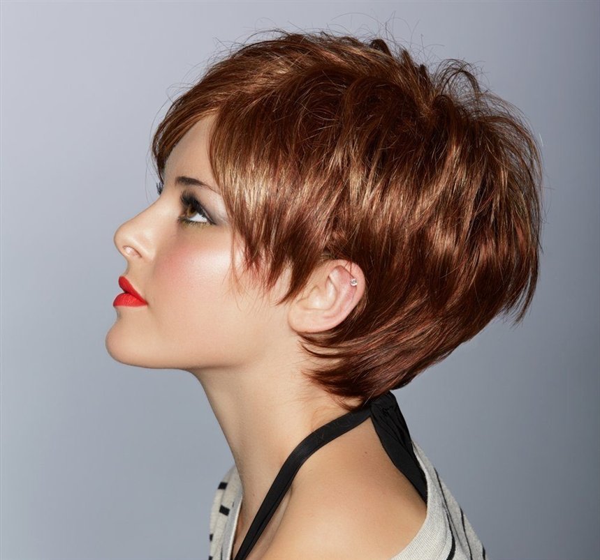 Зачіски та стрижки, які повнять: фото