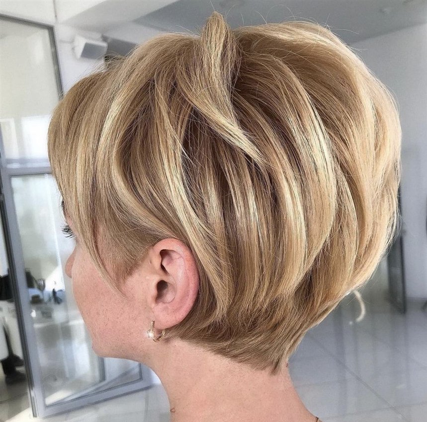 Зачіски та стрижки, які повнять: фото