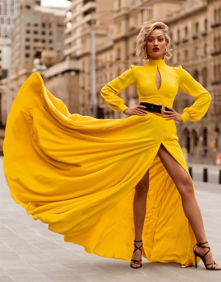 Поєднання жовтого кольору в одязі: поради стилістів