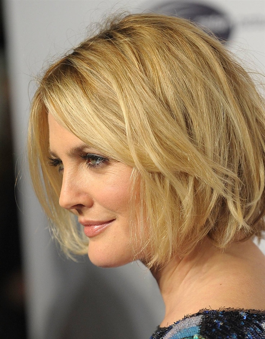 Стрижки для зрілих жінок на пряме волосся: фото