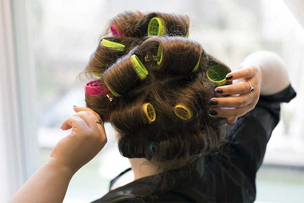 Що означає сон про бігуди — 46 тлумачень із різних сонників.