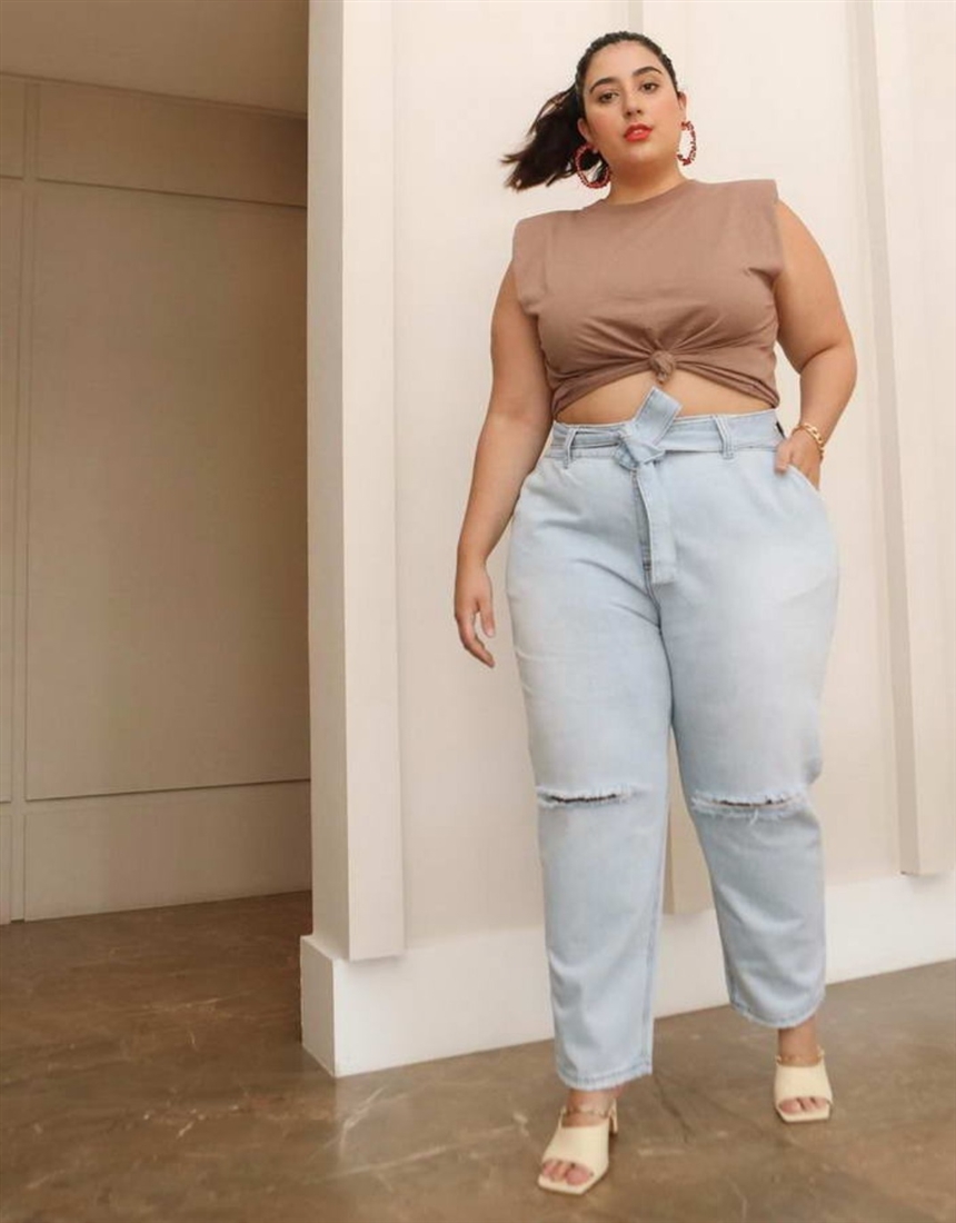 Ідеї образів для повних жінок на літо 2022: фото