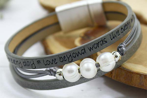 До чого сниться браслет жінці чи чоловікові — 78 тлумачень із різних сонників.