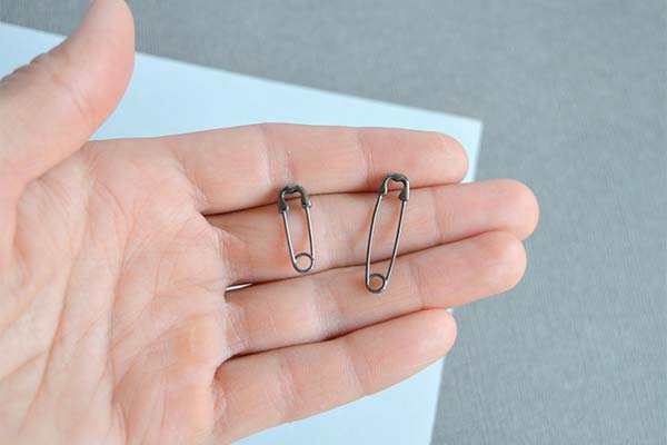 До чого сниться шпилька — 57 тлумачень із різних сонників.