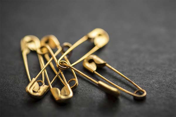 До чого сниться шпилька — 57 тлумачень із різних сонників.