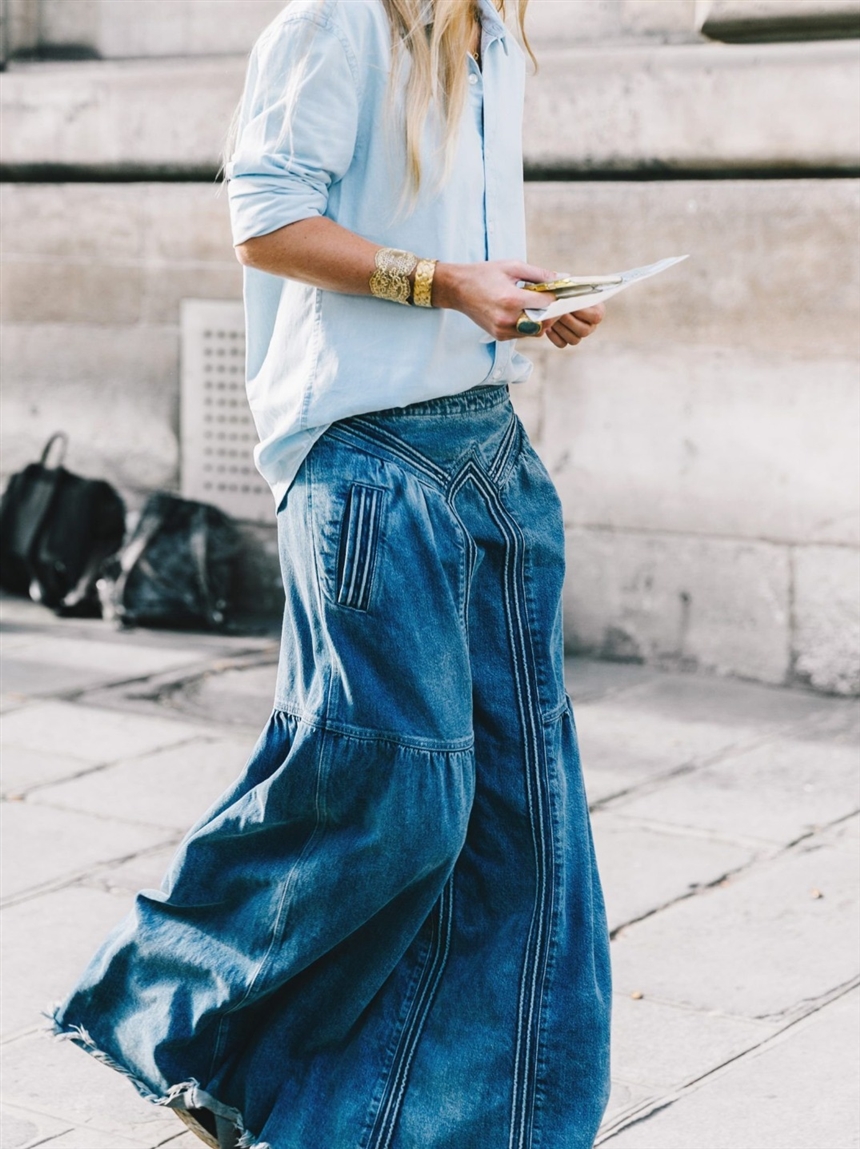 Як і з чим модно носити джинсові спідниці у 2022 році: ідеї