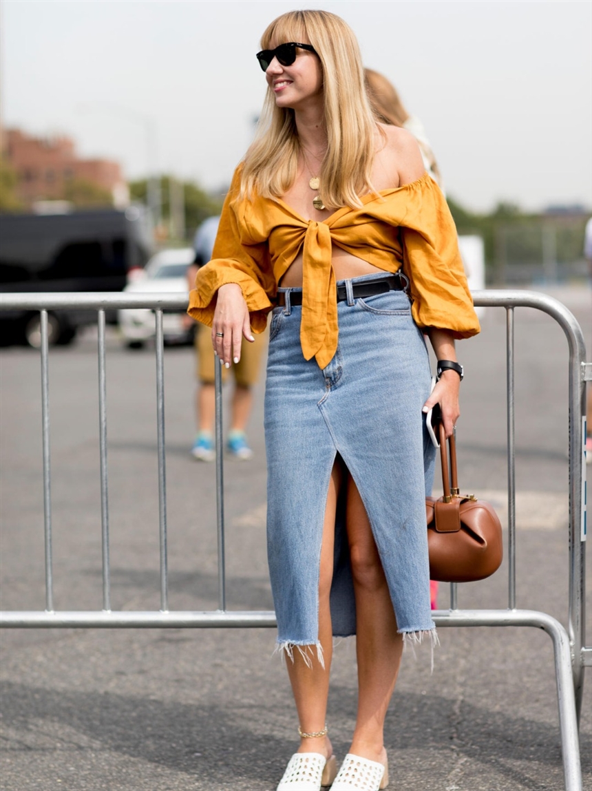 Як і з чим модно носити джинсові спідниці у 2022 році: ідеї