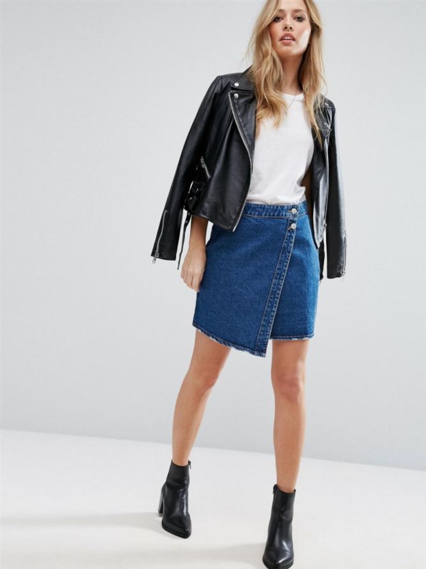 Як і з чим модно носити джинсові спідниці у 2022 році: ідеї