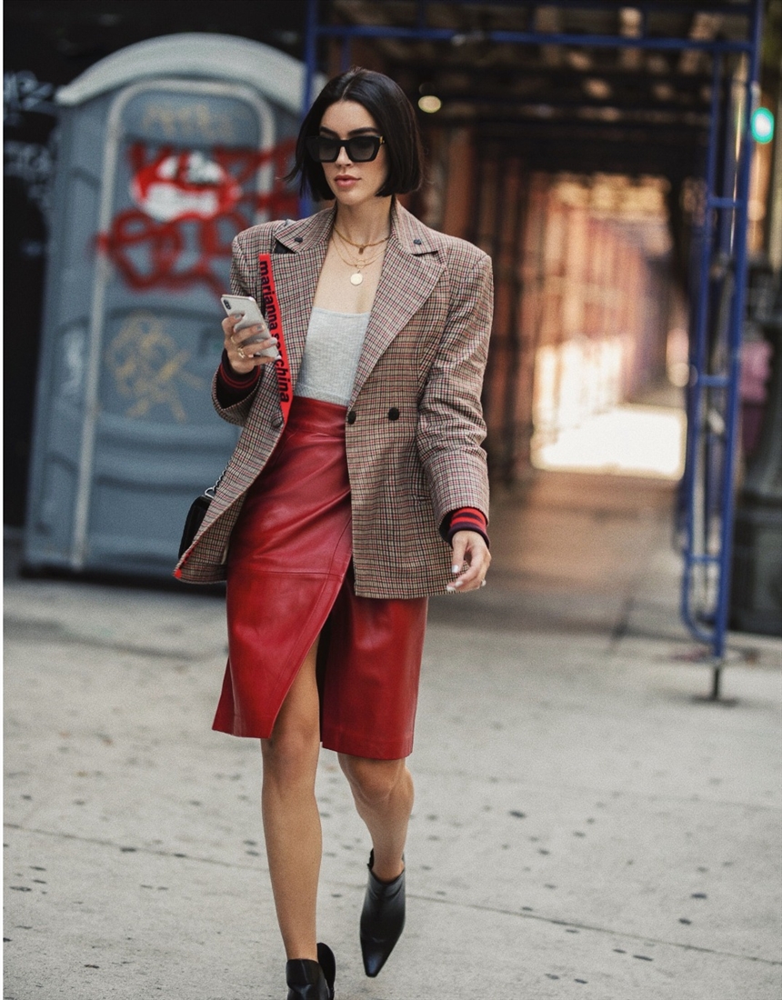 Як поєднувати бордовий колір в одязі: поради стилістів