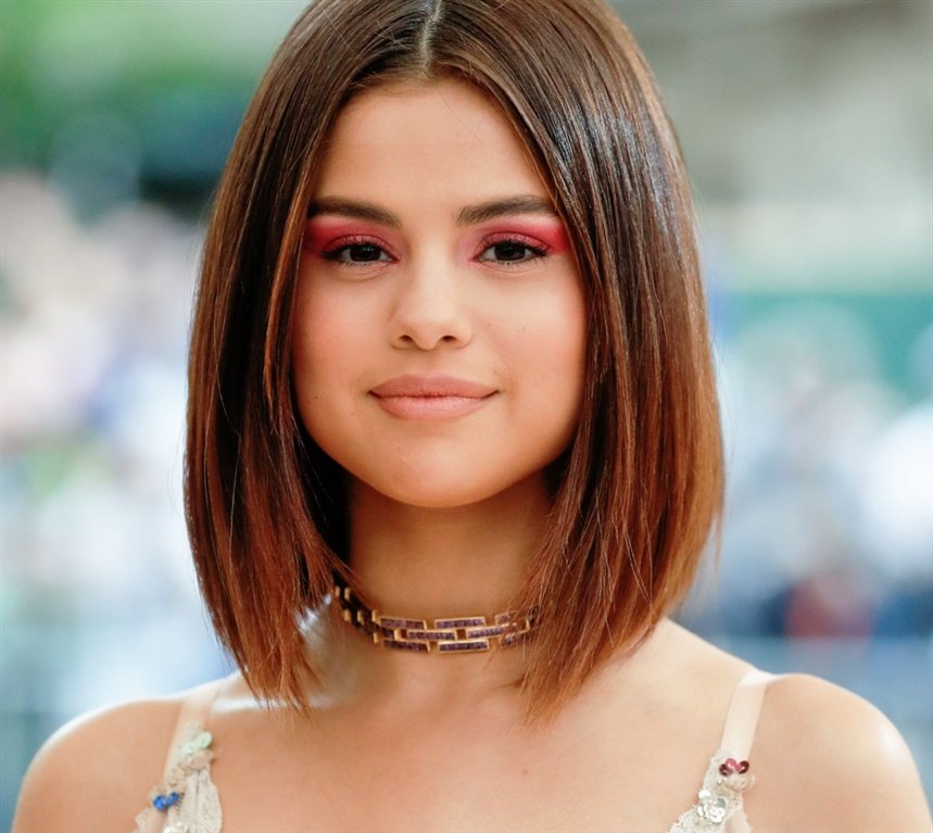 Найкращі зачіски для круглого обличчя з подвійним підборіддям