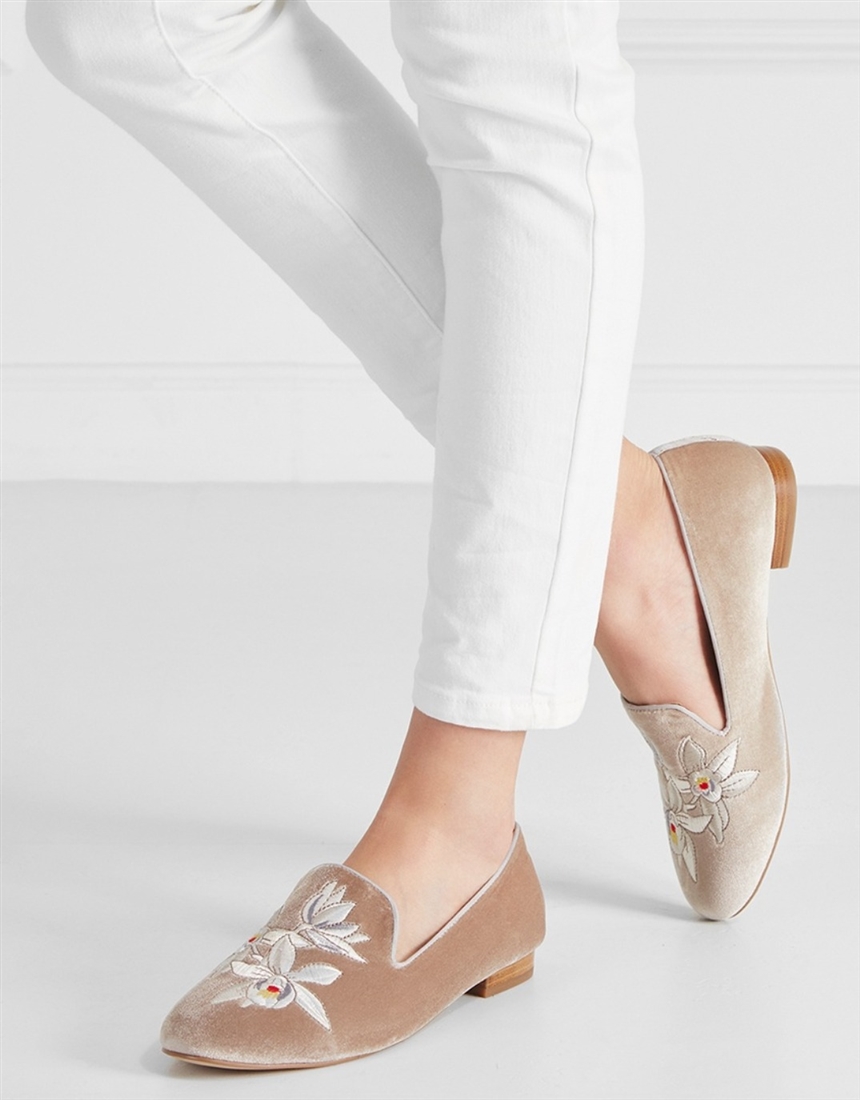 Модні сліпери 2022: тренди сезону