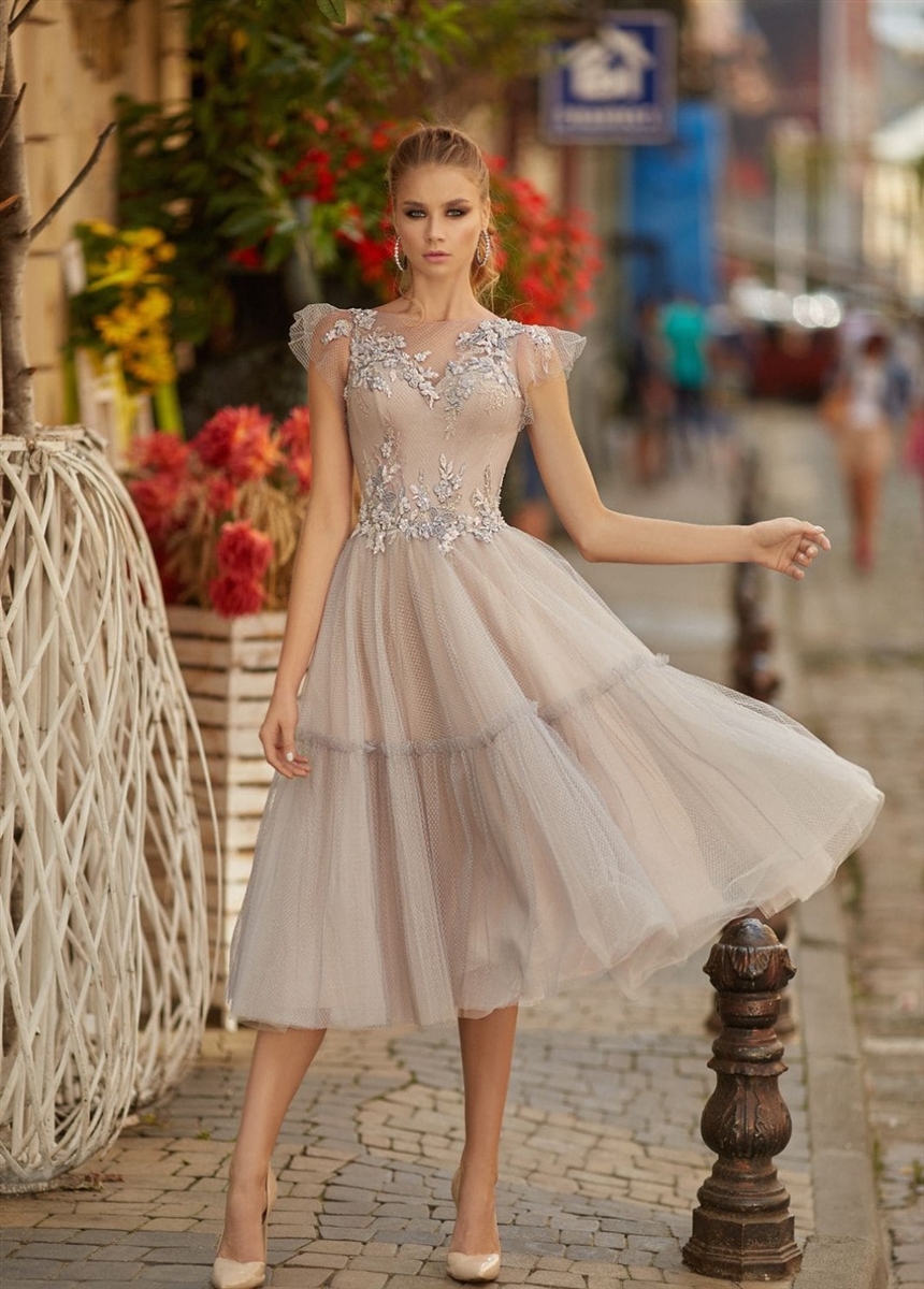 Модні вечірні сукні 2022 року: фото