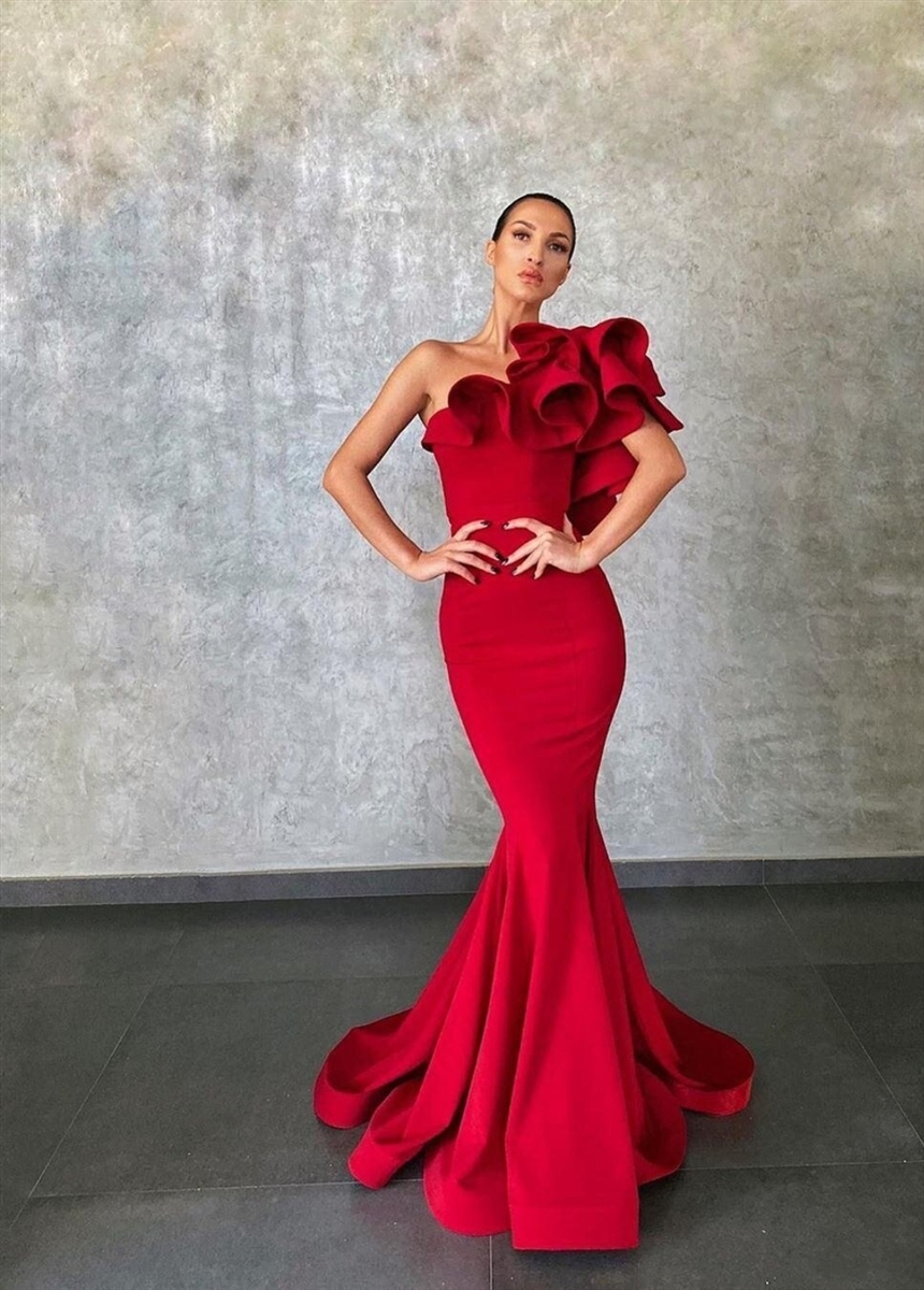 Модні вечірні сукні 2022 року: фото