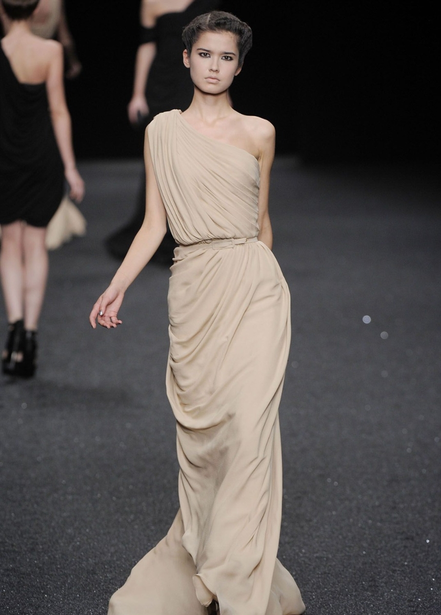 Модні вечірні сукні 2022 року: фото