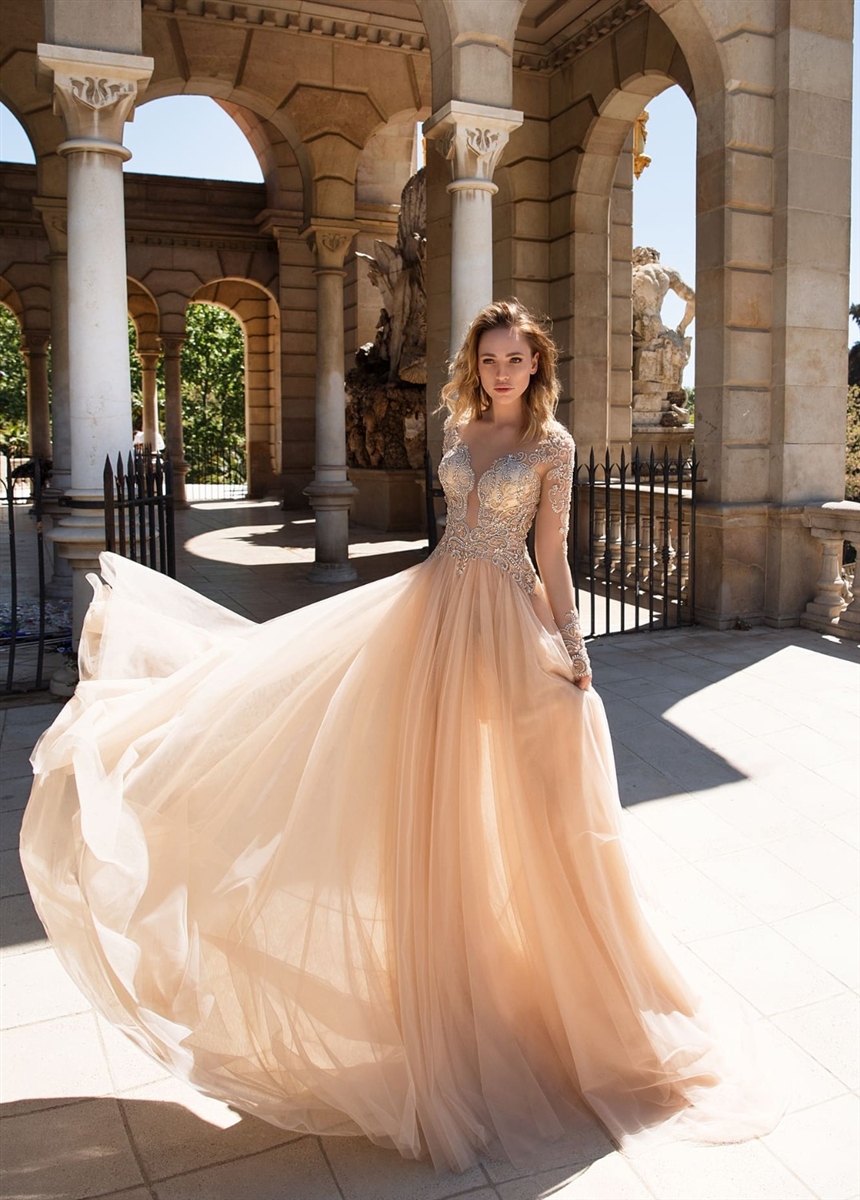 Модні вечірні сукні 2022 року: фото