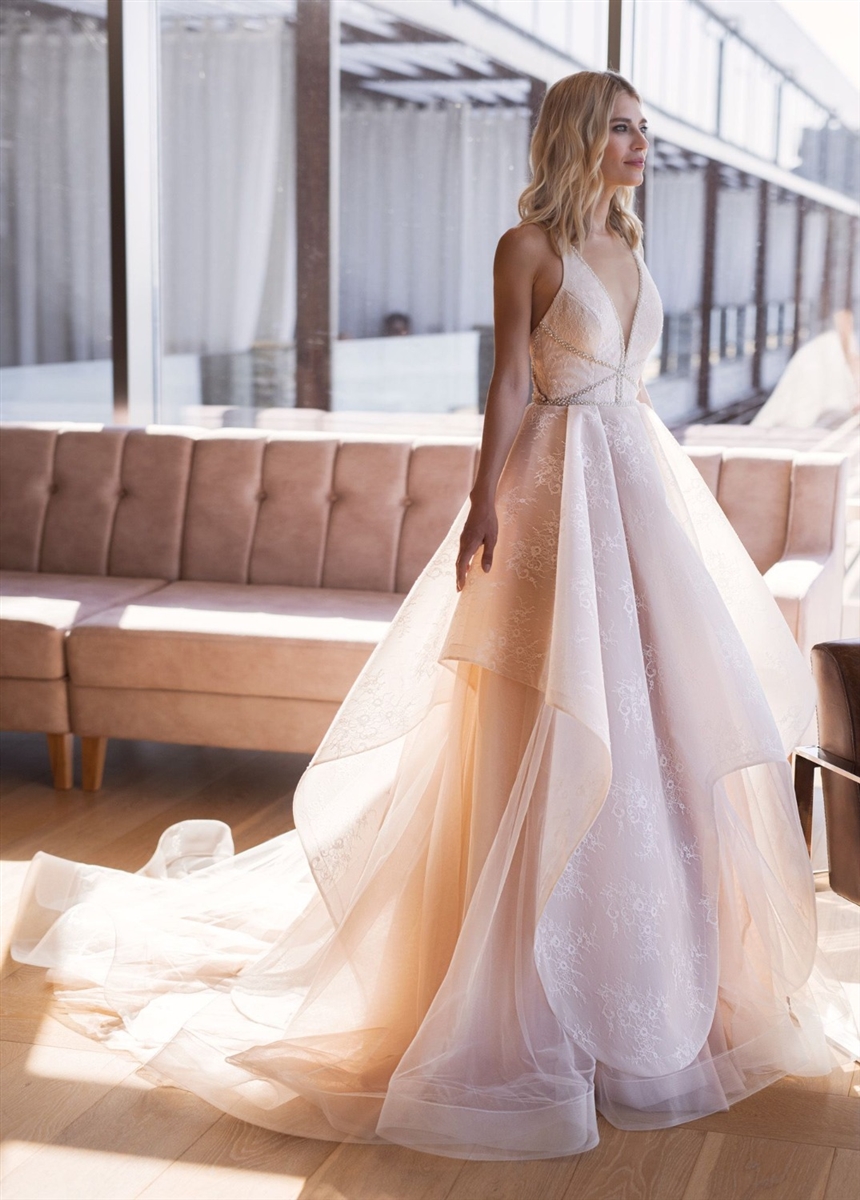 Модні вечірні сукні 2022 року: фото