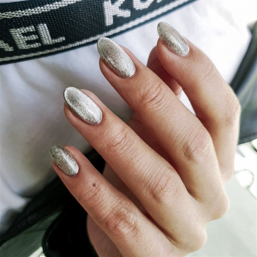 Модний манікюр котяче око 2022: фото