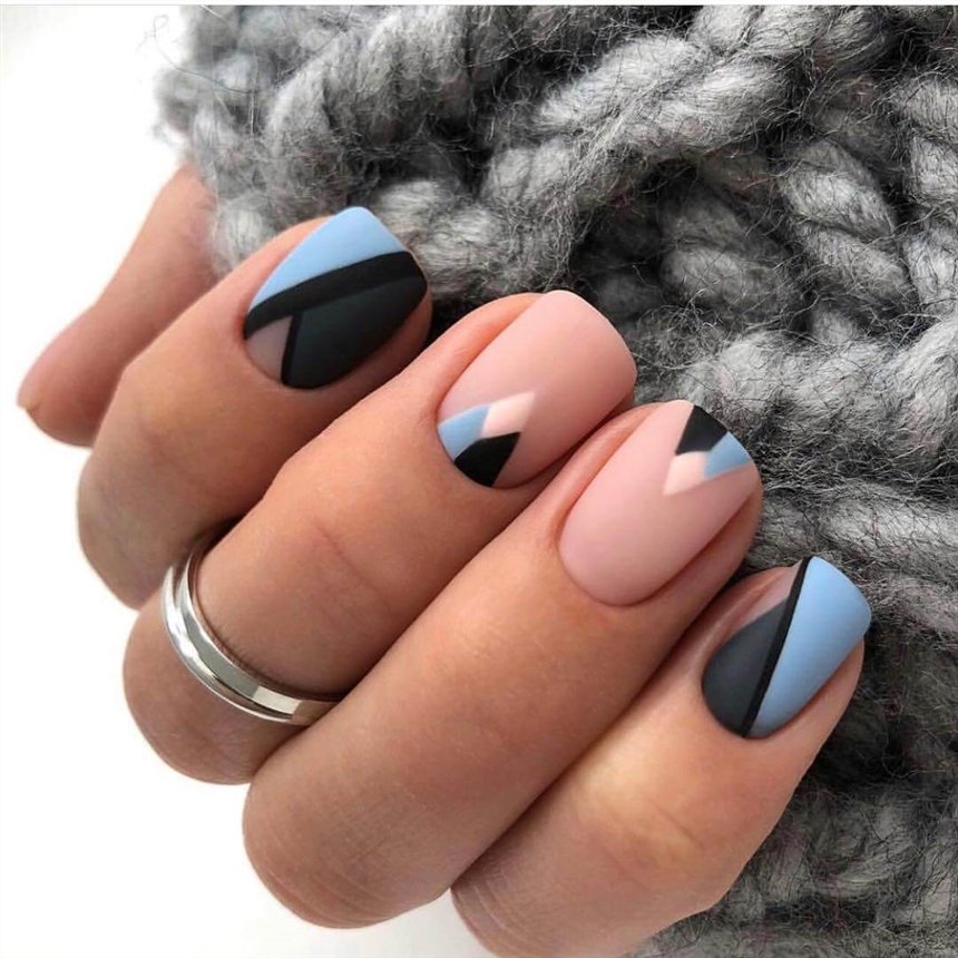 Модний манікюр із геометрією 2022: фото