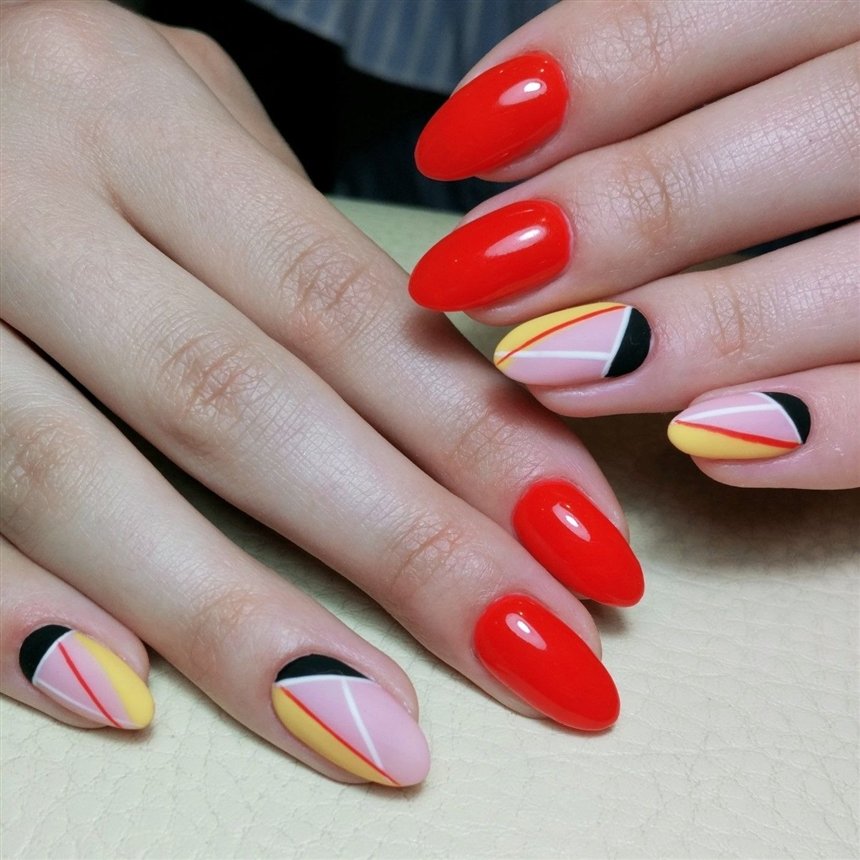 Модний манікюр із геометрією 2022: фото