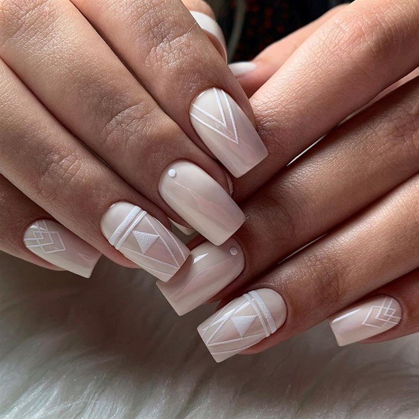 Модний манікюр із геометрією 2022: фото