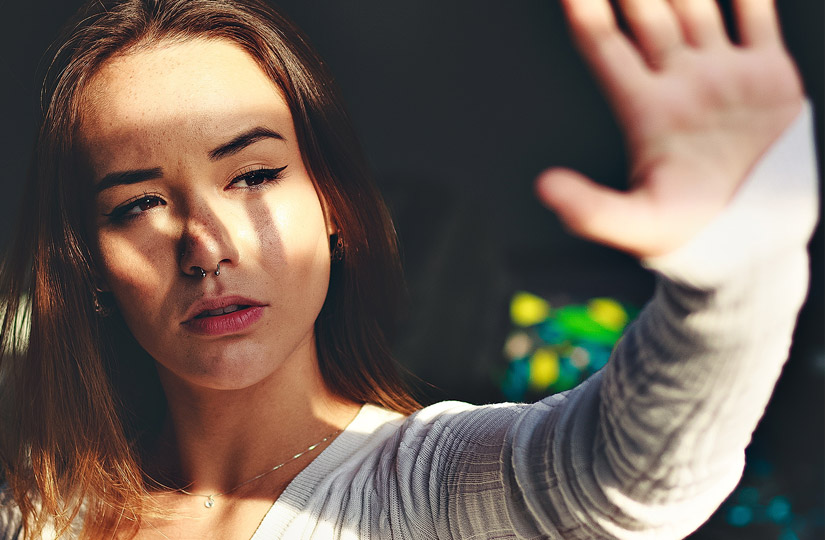 Наносити нічний крем прямо перед сном, використовувати маску замість крему та ще дев'ять помилок щодо догляду за собою, які ми робимо