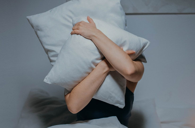 Наносити нічний крем прямо перед сном, використовувати маску замість крему та ще дев'ять помилок щодо догляду за собою, які ми робимо