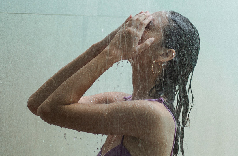 Наносити нічний крем прямо перед сном, використовувати маску замість крему та ще дев'ять помилок щодо догляду за собою, які ми робимо