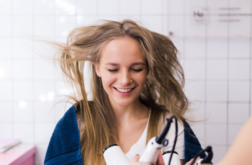 Ні - розпатланим хвостам, так - акуратної симетрії. Стиліст назвала стрижки та зачіски, які будуть у моді навесні-2022