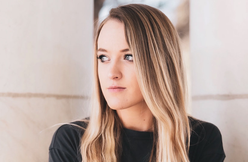 Ні - розпатланим хвостам, так - акуратної симетрії. Стиліст назвала стрижки та зачіски, які будуть у моді навесні-2022