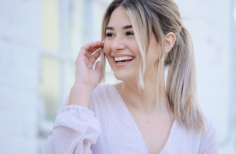 Ні - розпатланим хвостам, так - акуратної симетрії. Стиліст назвала стрижки та зачіски, які будуть у моді навесні-2022