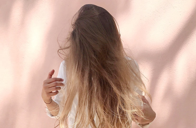 Від довгих і кучерявих до сивих: як доглядати різні типи волосся, а також сім універсальних порад для тих, хто мріє про локони «як у рекламі»