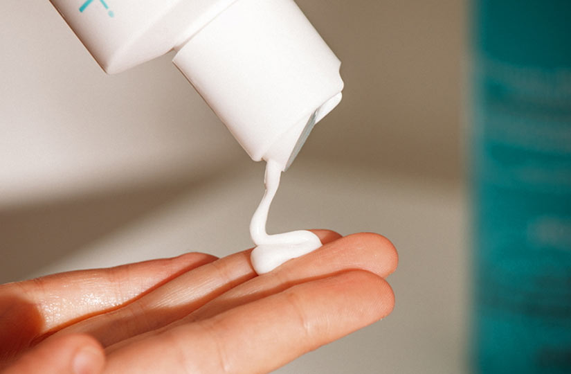 Від довгих і кучерявих до сивих: як доглядати різні типи волосся, а також сім універсальних порад для тих, хто мріє про локони «як у рекламі»