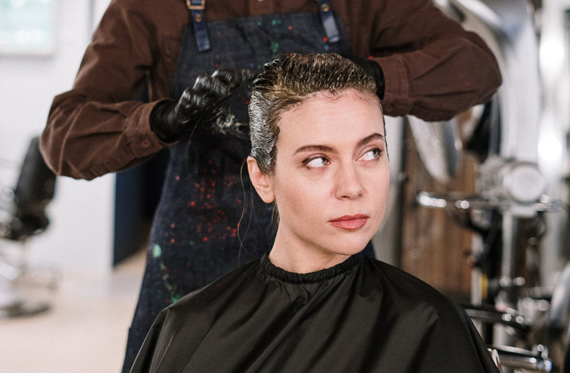 Від пілінгу до правильного рушника: сім перевірених способів швидко відростити довге та здорове волосся