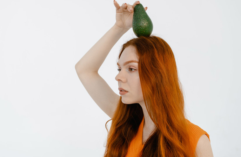 Від пілінгу до правильного рушника: сім перевірених способів швидко відростити довге та здорове волосся