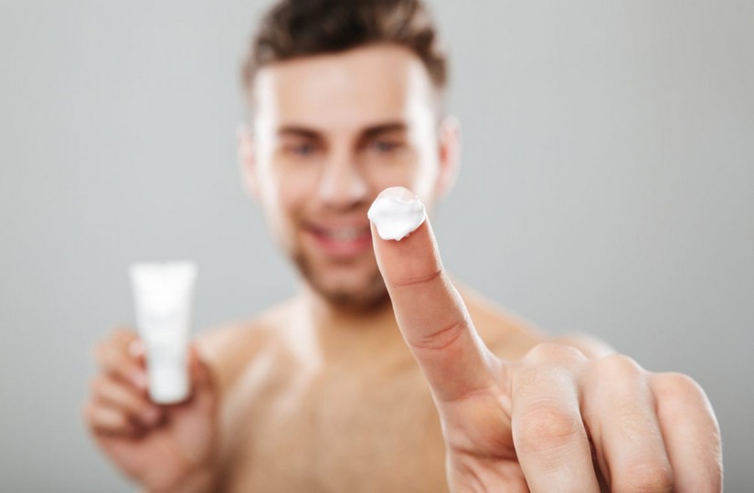 Чому чоловікові час перестати користуватися кремом дружини. Правила чоловічого догляду