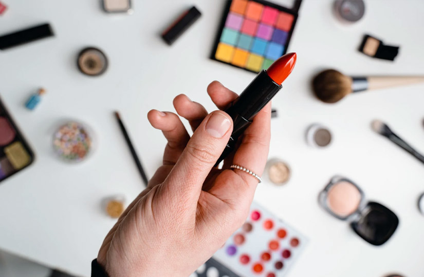 Чому термін зберігання косметики важливіший за її термін придатності