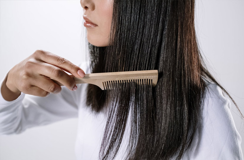 Скільки гребінців має бути в арсеналі жінки, які краще вибрати і як часто їх потрібно міняти: слово стилісту