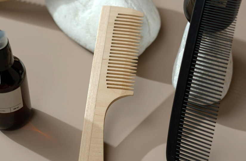 Скільки гребінців має бути в арсеналі жінки, які краще вибрати і як часто їх потрібно міняти: слово стилісту