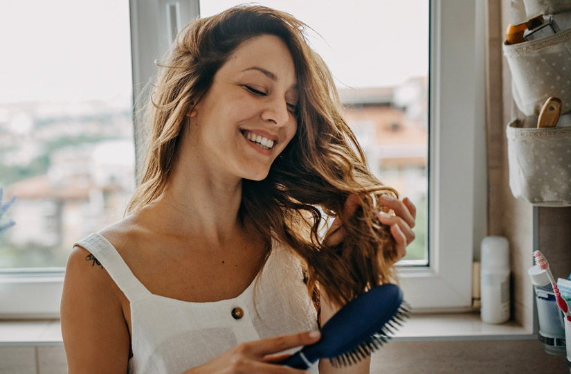 Скільки гребінців має бути в арсеналі жінки, які краще вибрати і як часто їх потрібно міняти: слово стилісту