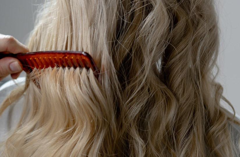 Стиліст розповіла про «кучерявий метод» та поділилася професійними секретами створення гарних локонів будинку