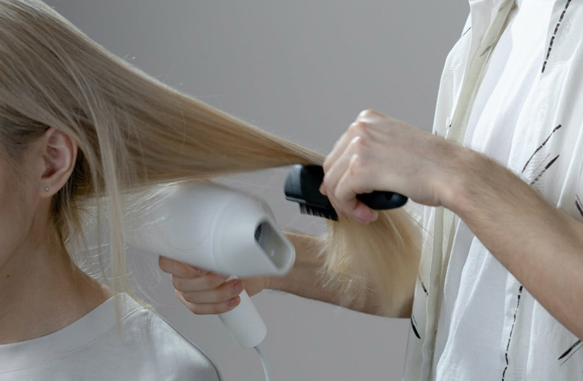 Стиліст розповіла про «кучерявий метод» та поділилася професійними секретами створення гарних локонів будинку