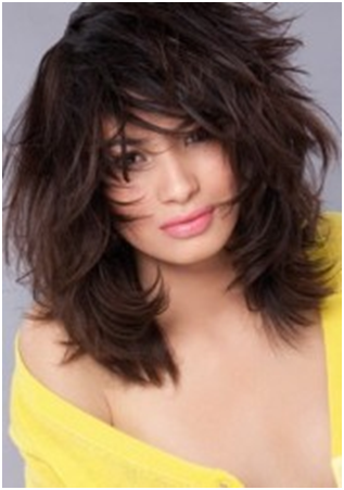 Топ-8 найкращих стрижок для довгого волосся з чубчиком