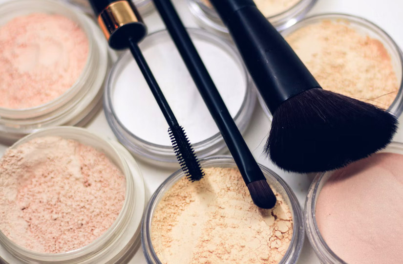 Візажист назвала головні помилки у макіяжі для зелених очей та розповіла, як потрібно фарбуватися блондинкам, брюнеткам та рудим.