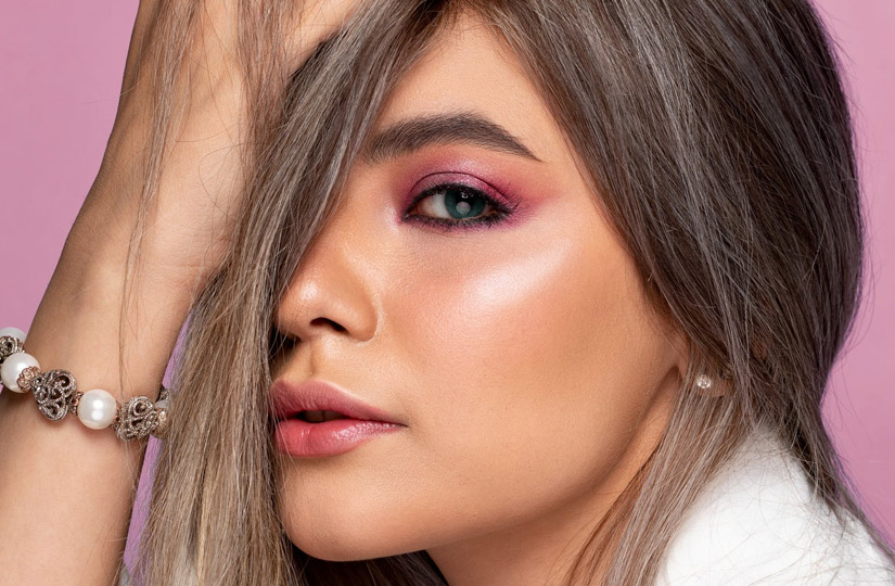 Візажист назвала головні помилки у макіяжі для зелених очей та розповіла, як потрібно фарбуватися блондинкам, брюнеткам та рудим.