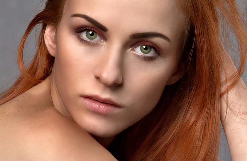 Візажист назвала головні помилки у макіяжі для зелених очей та розповіла, як потрібно фарбуватися блондинкам, брюнеткам та рудим.