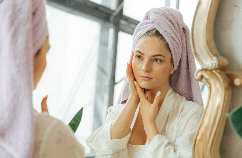 Візажист назвала головні помилки у макіяжі для зелених очей та розповіла, як потрібно фарбуватися блондинкам, брюнеткам та рудим.