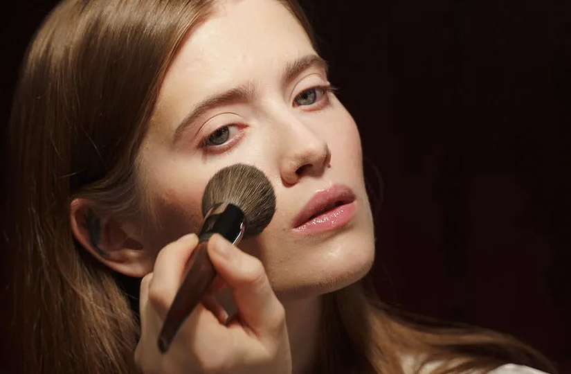 Візажист назвала головні помилки у макіяжі для зелених очей та розповіла, як потрібно фарбуватися блондинкам, брюнеткам та рудим.