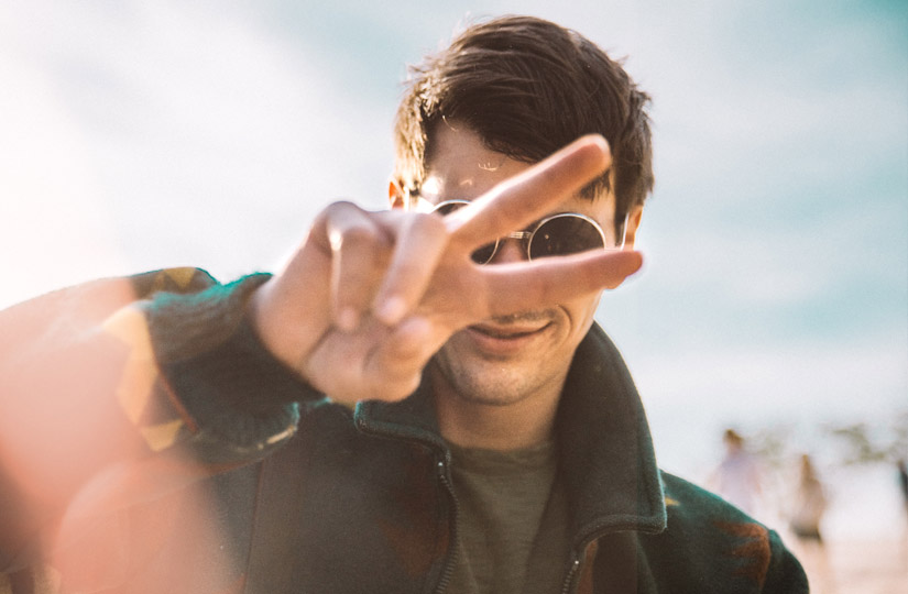 Навіщо носити взимку сонцезахисні окуляри, яку модель вибрати і з яким одягом краще поєднувати