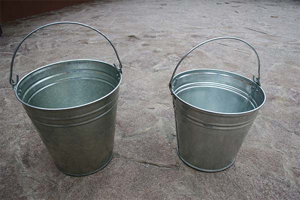 До чого сниться цебро жінці чи чоловікові — 78 тлумачень із різних сонників.