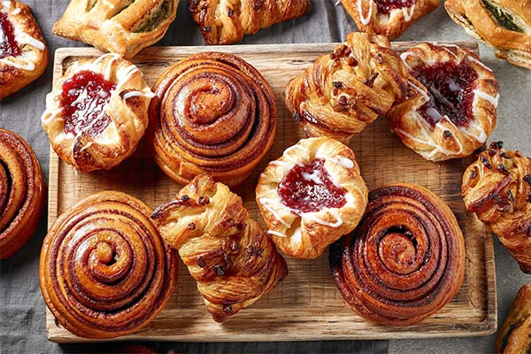 До чого сниться випічка жінці чи чоловікові — 48 тлумачень із різних сонників.